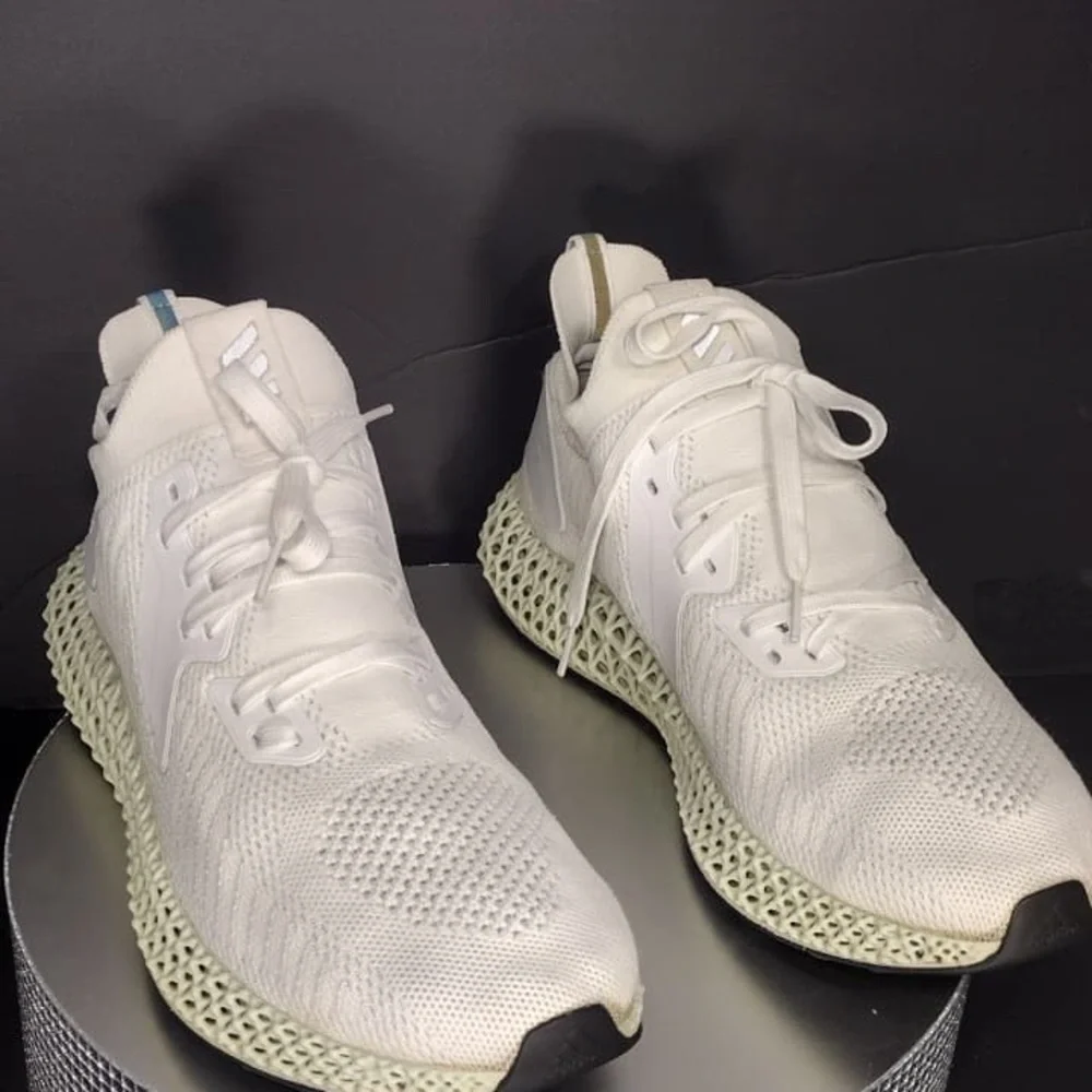 Adidas White Athletic Sneakers size 10.5 pre owned Exellent condition